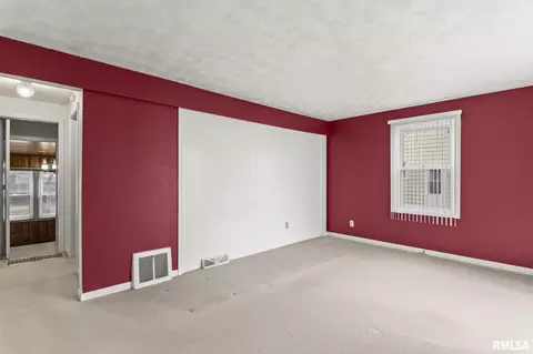 Living - 2025 E Hood St, Springfield, IL 62703 photo 2 of 8