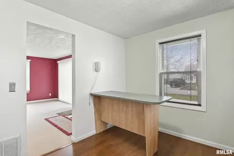 Entry Way - 2025 E Hood St, Springfield, IL 62703 photo 1 of 1