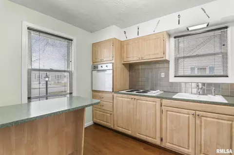 Kitchen - 2025 E Hood St, Springfield, IL 62703 photo 3 of 3