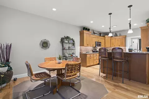 Dining - 2216 Charlack Ave, Springfield, IL 62704 photo 4 of 5