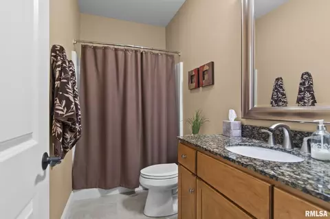 Bath - 2216 Charlack Ave, Springfield, IL 62704 photo 3 of 4