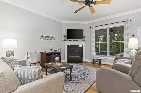 Living - 2216 Charlack Ave, Springfield, IL 62704 photo 3 of 3