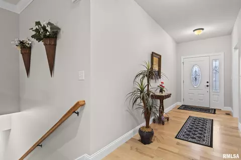 Entry Way - 2216 Charlack Ave, Springfield, IL 62704 photo 2 of 3