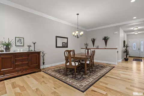 Dining - 2216 Charlack Ave, Springfield, IL 62704 photo 2 of 5
