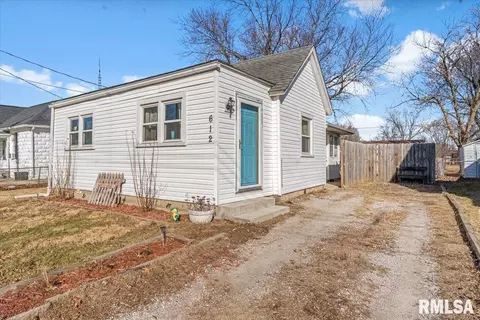 612 S Lincoln St, Divernon, IL 62530