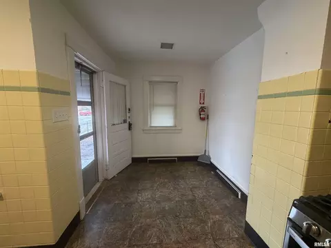 Entry Way - 1101 N Walnut St, Springfield, IL 62702 photo 1 of 4