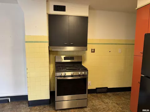 Kitchen - 1101 N Walnut St, Springfield, IL 62702 photo 2 of 3