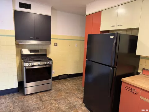 Kitchen - 1101 N Walnut St, Springfield, IL 62702 photo 3 of 3