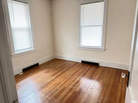 Bedroom - 1101 N Walnut St, Springfield, IL 62702 photo 2 of 3
