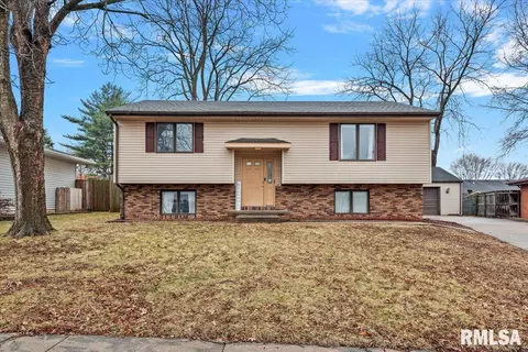 27 Skyview Dr, Springfield, IL 62702