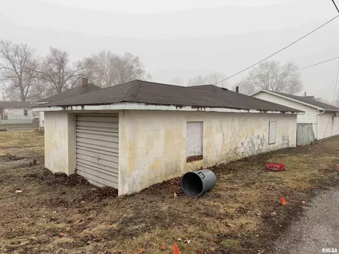 Other - 1008 3rd St, Lincoln, IL 62656 photo 4 of 12