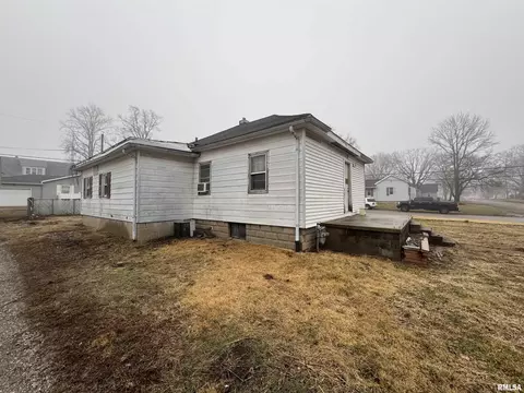 Other - 1008 3rd St, Lincoln, IL 62656 photo 2 of 12