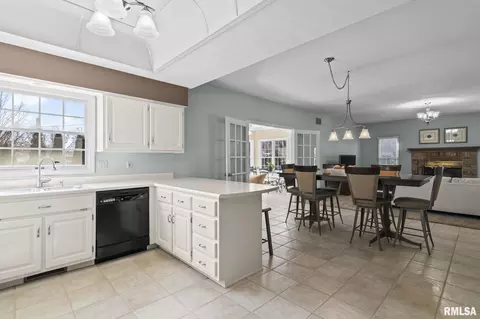 Kitchen - 3400 Briana Dr, Springfield, IL 62711 photo 3 of 3
