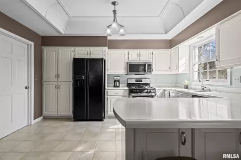 Kitchen - 3400 Briana Dr, Springfield, IL 62711 photo 2 of 3