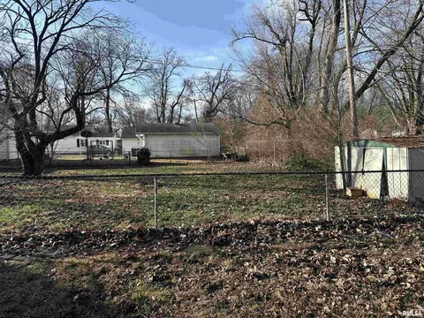 Exterior - 1037 N Wesley St, Springfield, IL 62702 photo 4 of 6