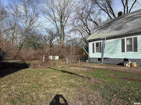 Exterior - 1037 N Wesley St, Springfield, IL 62702 photo 5 of 6