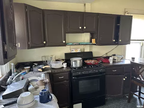 Kitchen - 1037 N Wesley St, Springfield, IL 62702 photo 2 of 2