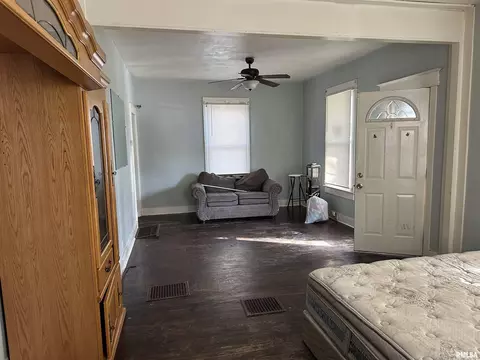 Living - 1037 N Wesley St, Springfield, IL 62702 photo 1 of 1