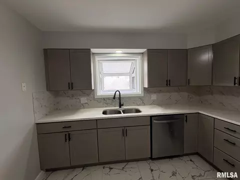 Kitchen - 29 Andover Dr, Springfield, IL 62704 photo 2 of 2