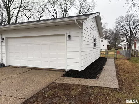Exterior - 29 Andover Dr, Springfield, IL 62704 photo 4 of 8