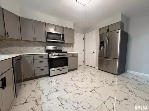 Kitchen - 29 Andover Dr, Springfield, IL 62704 photo 1 of 2