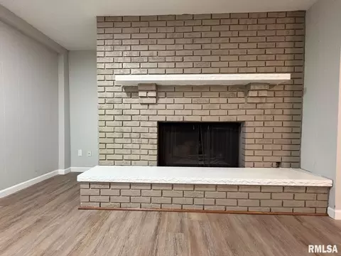 Living - 29 Andover Dr, Springfield, IL 62704 photo 5 of 5