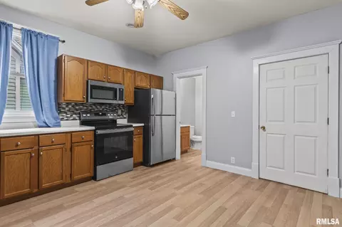 1129 N 5th St, Springfield, IL 62702 photo 14