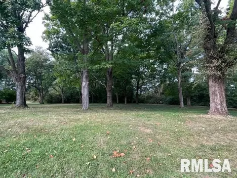 3330-3331 Greenspointe Pkwy, Quincy, IL 62301