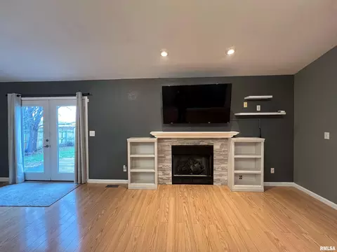 2709 Carl Prairie Dr, Springfield, IL 62703 photo 2