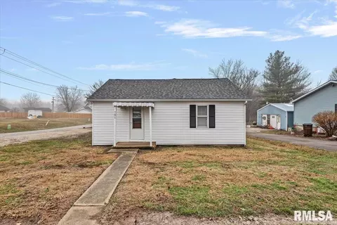 701 W Vine St, Edinburg, IL 62531