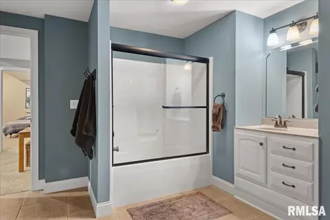 Bath - 1705 Interlacken Rd, Springfield, IL 62704 photo 6 of 6