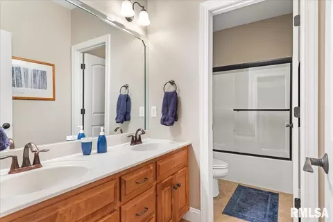 Bath - 1705 Interlacken Rd, Springfield, IL 62704 photo 3 of 6