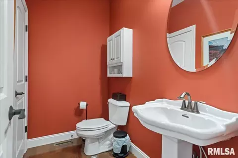 Bath - 1705 Interlacken Rd, Springfield, IL 62704 photo 4 of 6