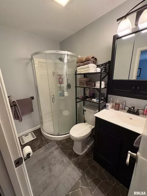 Bath - 128 Volare Ln, Springfield, IL 62703 photo 3 of 3