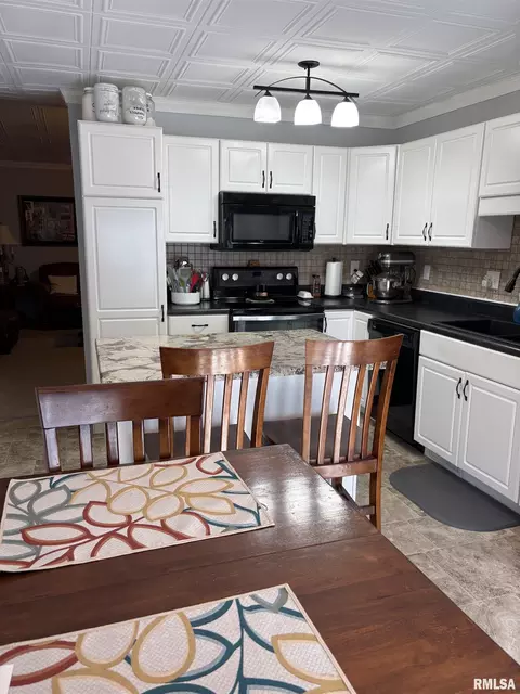 Kitchen - 128 Volare Ln, Springfield, IL 62703 photo 2 of 2