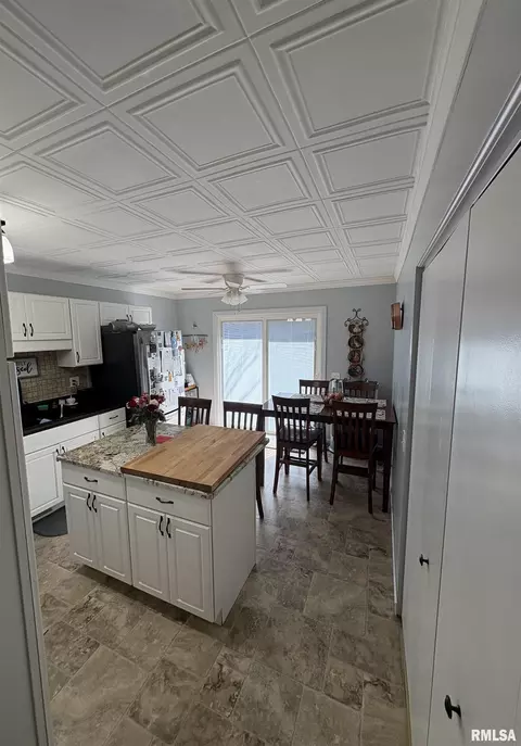 Kitchen - 128 Volare Ln, Springfield, IL 62703 photo 1 of 2