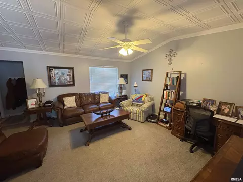 Living - 128 Volare Ln, Springfield, IL 62703 photo 2 of 2