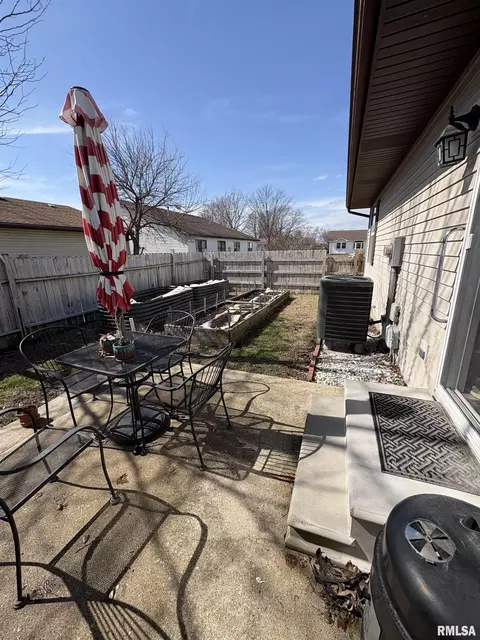 Exterior - 128 Volare Ln, Springfield, IL 62703 photo 2 of 2