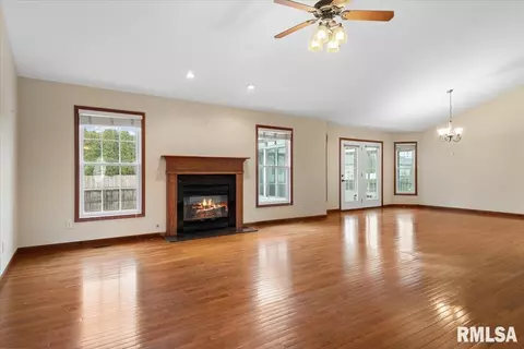 Living - 5404 Jaeger Dr, Springfield, IL 62711 photo 1 of 4