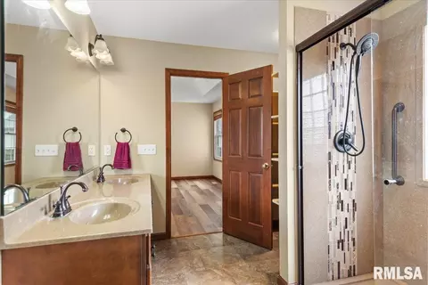 Bath - 5404 Jaeger Dr, Springfield, IL 62711 photo 3 of 3