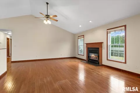 Living - 5404 Jaeger Dr, Springfield, IL 62711 photo 4 of 4