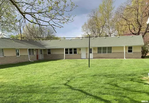 351 E Spruce St, Chatham, IL 62629
