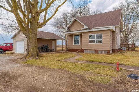 403 W Delavan St, New Holland, IL 62671