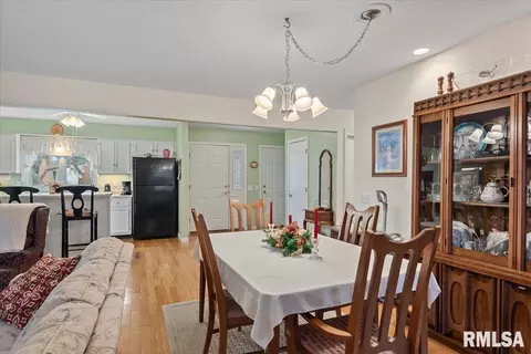 17 Hollybrook Dr, Springfield, IL 62705 photo 6