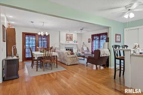 17 Hollybrook Dr, Springfield, IL 62705 photo 2