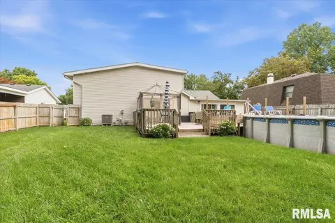 Exterior - 2208 Trowbridge Rd, Springfield, IL 62703 photo 6 of 6