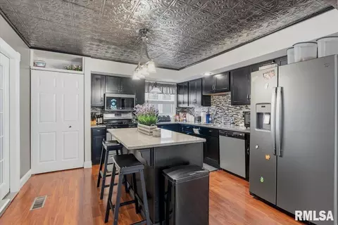Kitchen - 2208 Trowbridge Rd, Springfield, IL 62703 photo 2 of 2