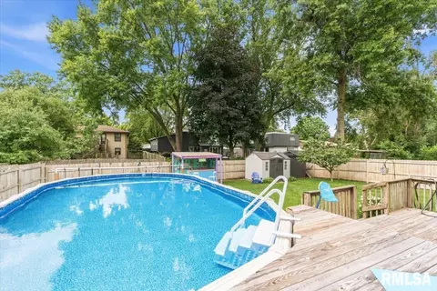 Exterior - 2208 Trowbridge Rd, Springfield, IL 62703 photo 4 of 6