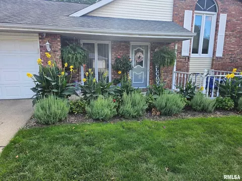 Exterior - 2208 Trowbridge Rd, Springfield, IL 62703 photo 4 of 6