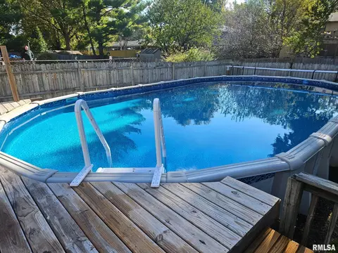 Exterior - 2208 Trowbridge Rd, Springfield, IL 62703 photo 5 of 6